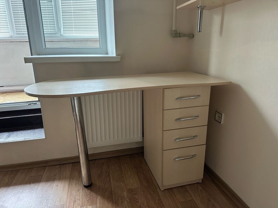 Письменный стол и полка