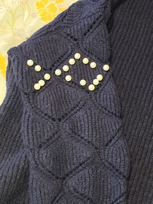 Granatowy sweter z perłami pól golf Savida  40 L