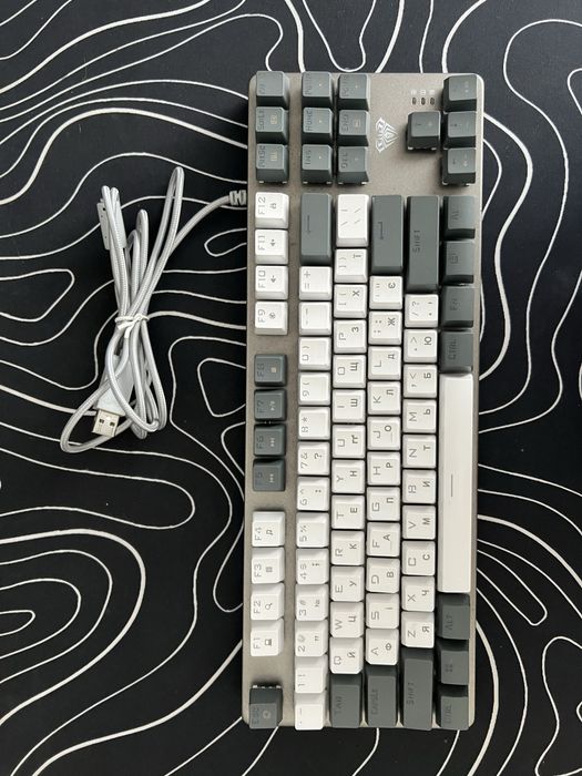 Продам клавіатуру на синіх свічас з нюансом