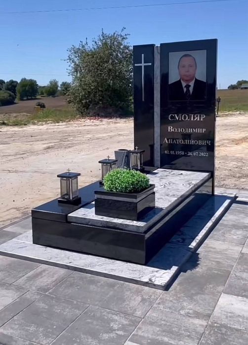 Памятники з монтажем під ключ у м.Обухів