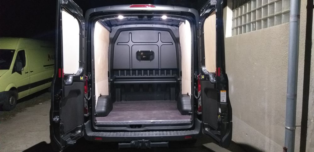 Zabudowa busa, ochrona przestrzeni ładunkowej Ford Transit L3H2