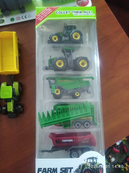 різні моделі тракторів і комбайнів моделі 1:87 ,1:64