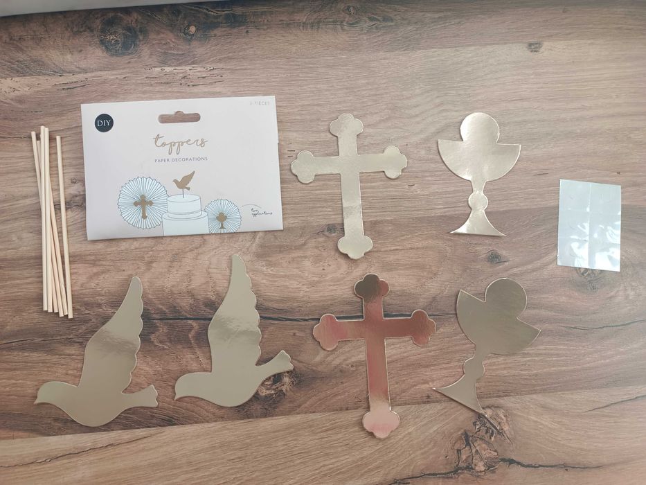 Zestaw komunijny tort babeczki, toppery złote 6 sztuk