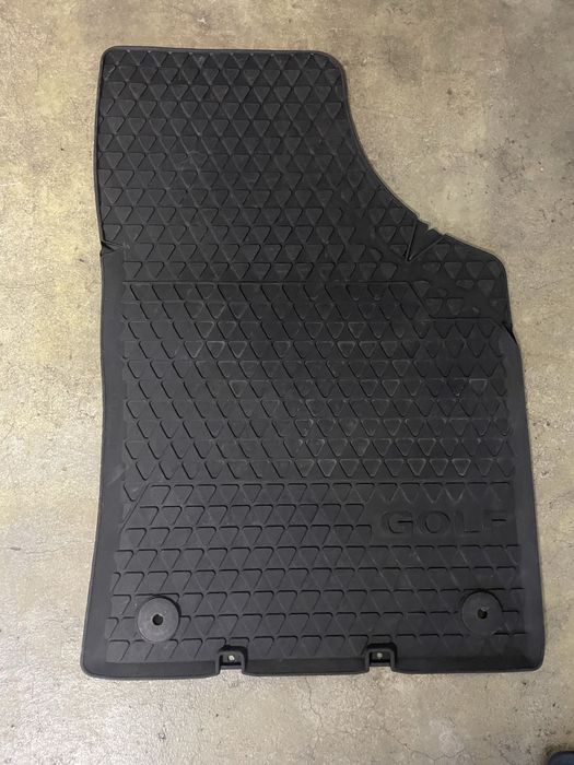 Jogo tapetes ORIGINAIS + proteção mala para VW GOLF VI