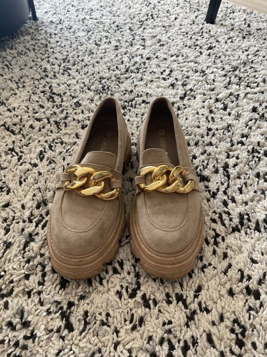 Efektowne buty Carinii
