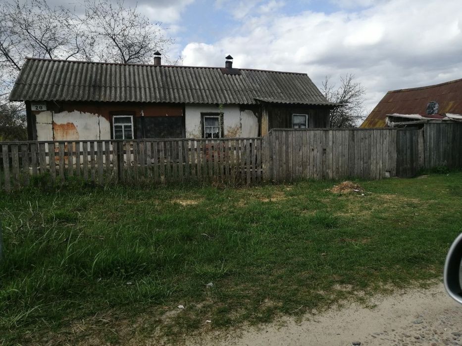 Невеликий будинок з 2 земельними ділянками