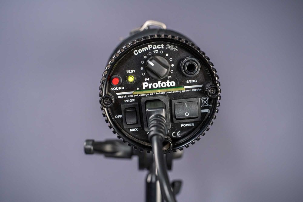 2 flashes Profoto Compact 300