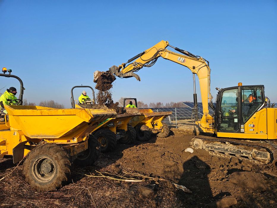 Budowa dróg i parkingów z kruszywa utwardzanie terenu z materiałem