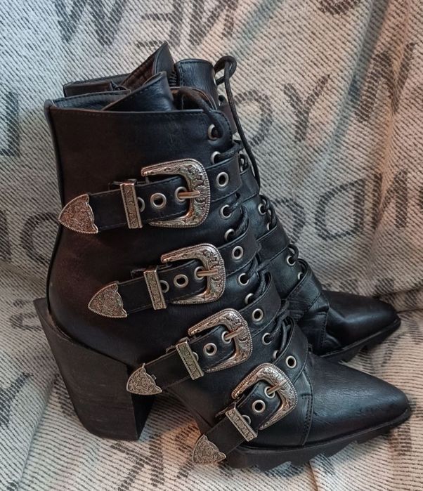 Полусапожки черные