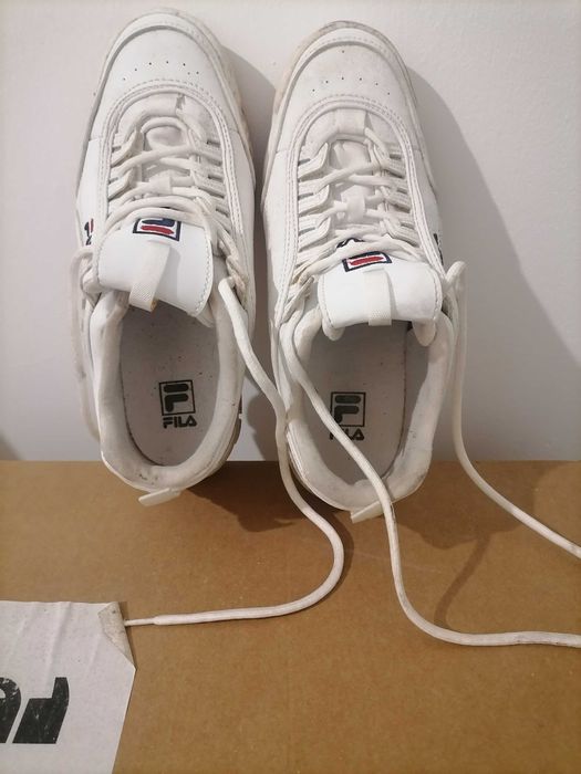 Sapatilhas da fila mulher vendo