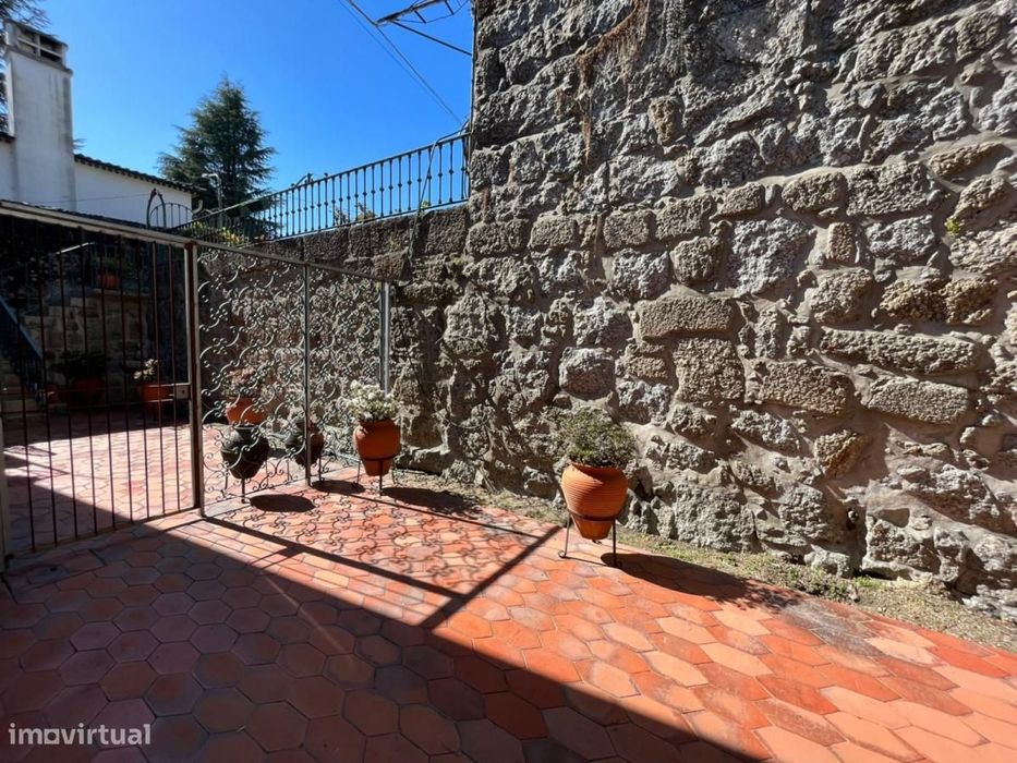 Apartamento com 2 quartos - localizado em Guimaraes
