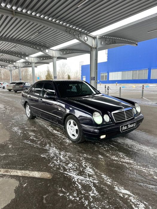 Mercedes Benz E210