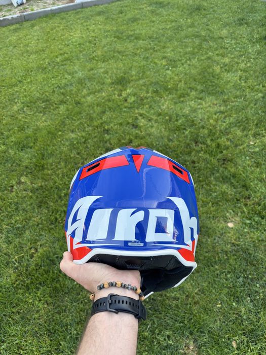 Capacete airoh semi novo