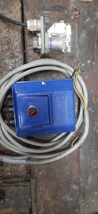 Sterowanie / włącznik-wyłącznik kompresora na silnik 3 fazy