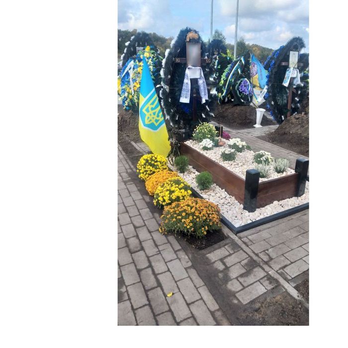 Надгробки під замовлення..А також квітів ..