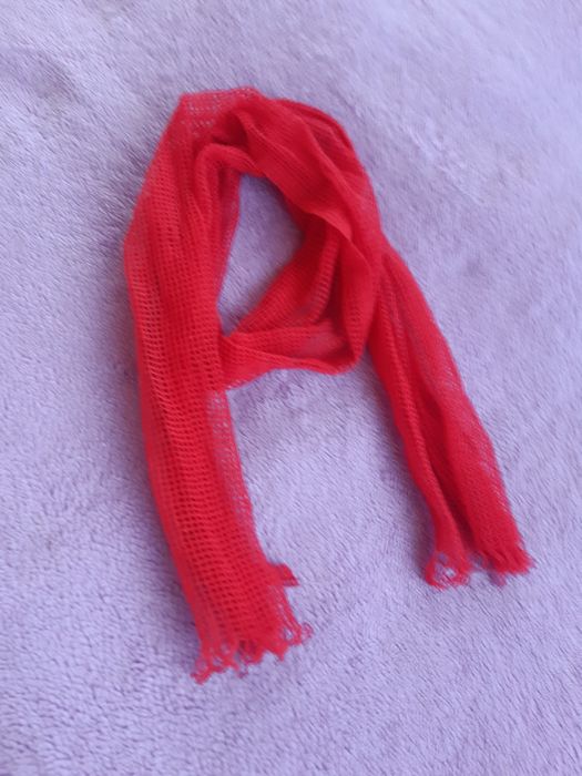 Szalik czerwony, ażurowy