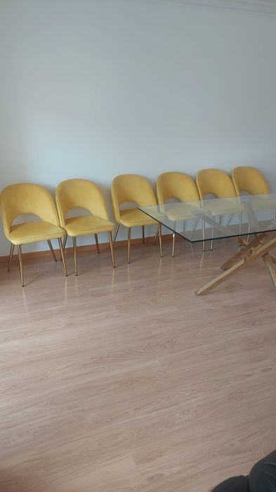 Venda conjunto de mesa em 6 cadeiras