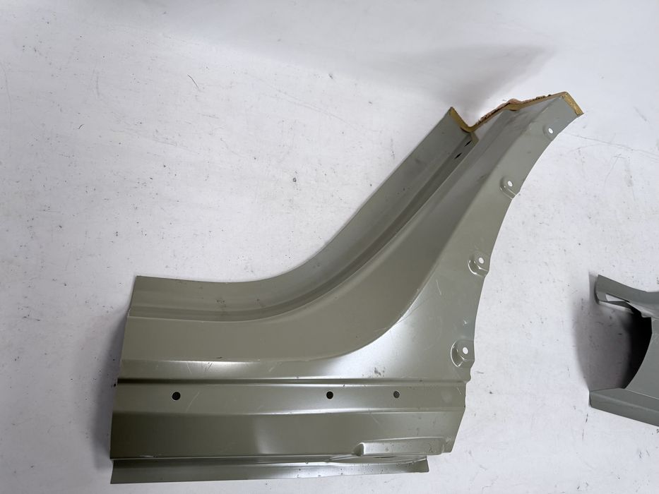 Порог левого крыла Tesla Model Y