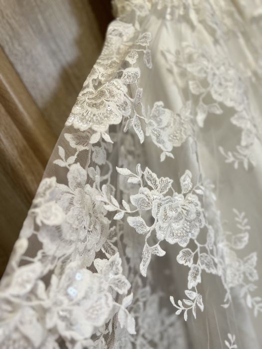 Весільне плаття колір айворі