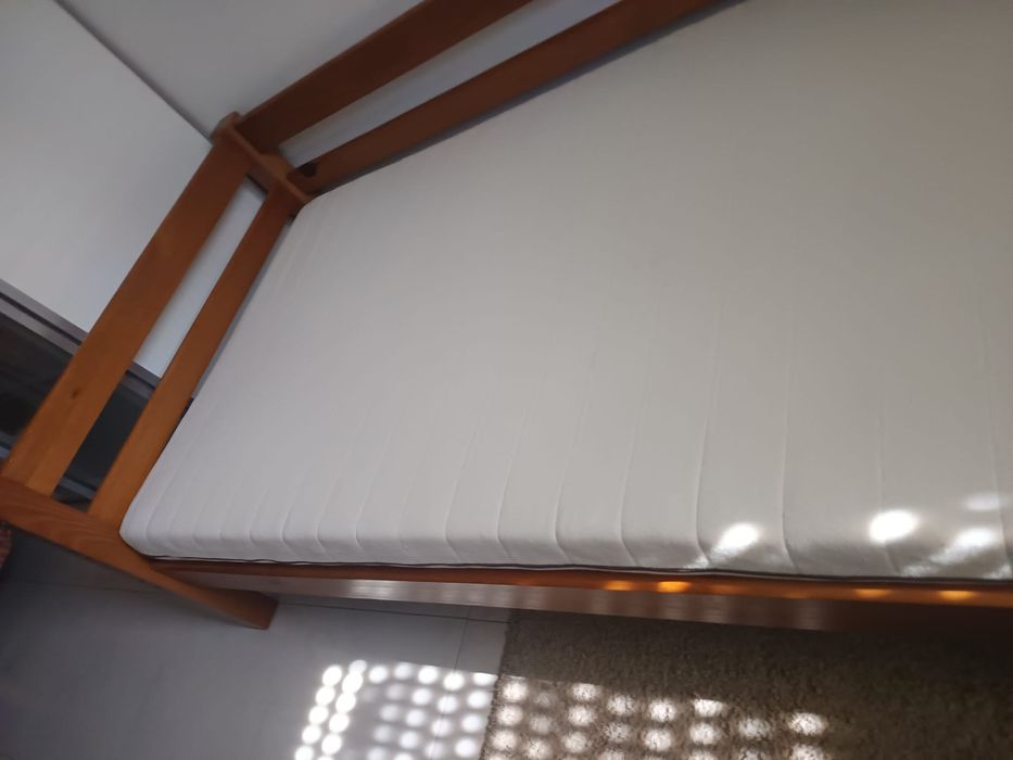 Cama com colchão 90/200