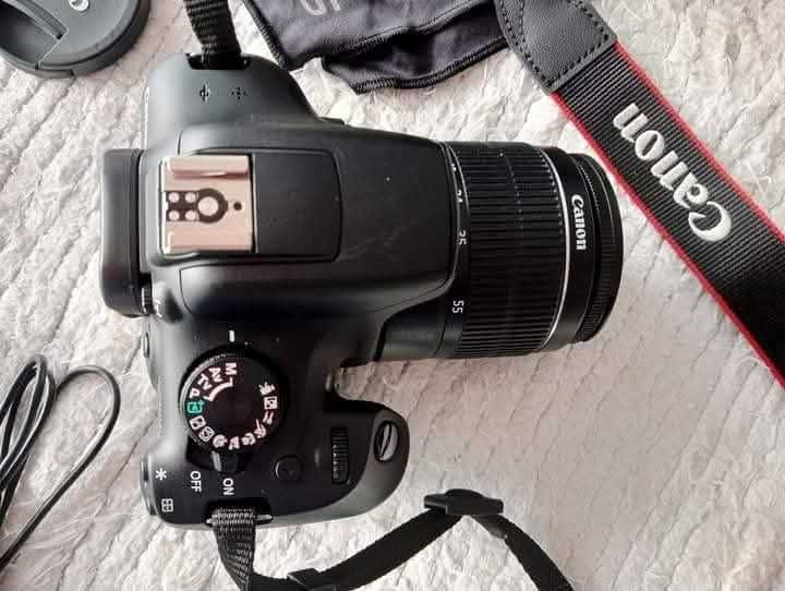 Máquina Canon 1300 D