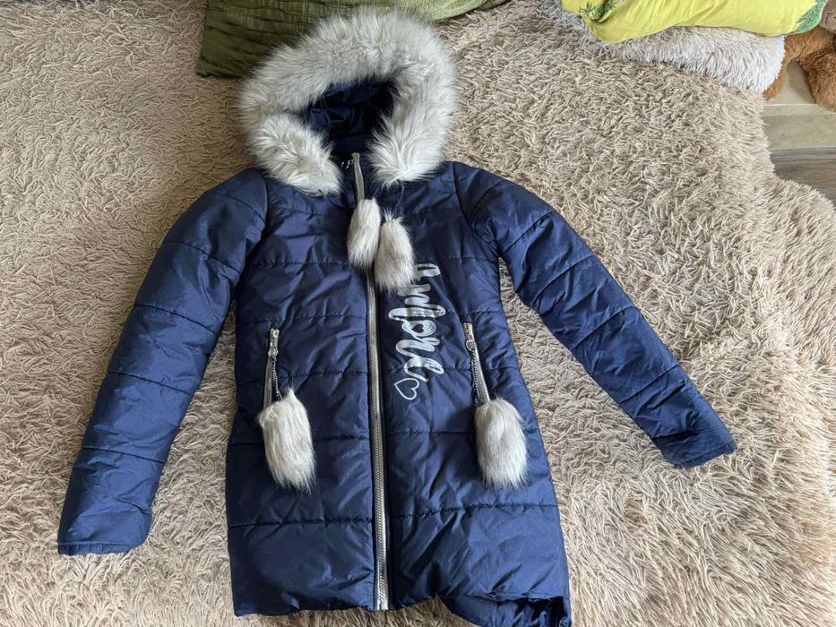 Пальто зимове на дівчинку 9-12 років.