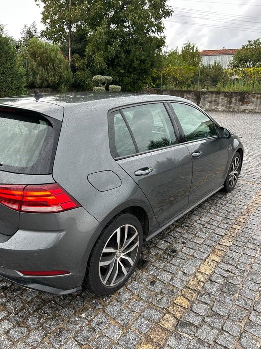 Volkswagen Golf R-Line