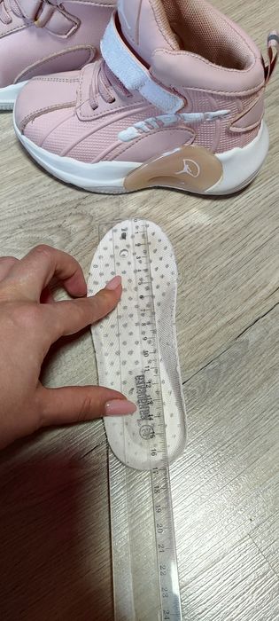 Кросівки для дівчинки