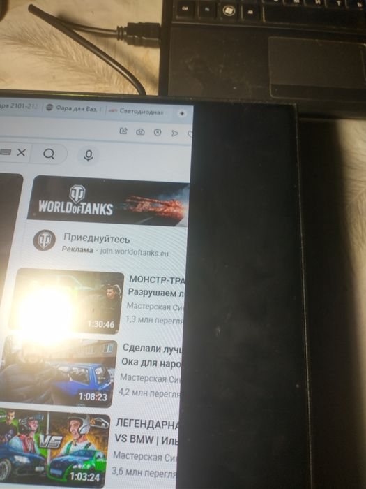 Монітор Gigabyte G24F2 полоса з права