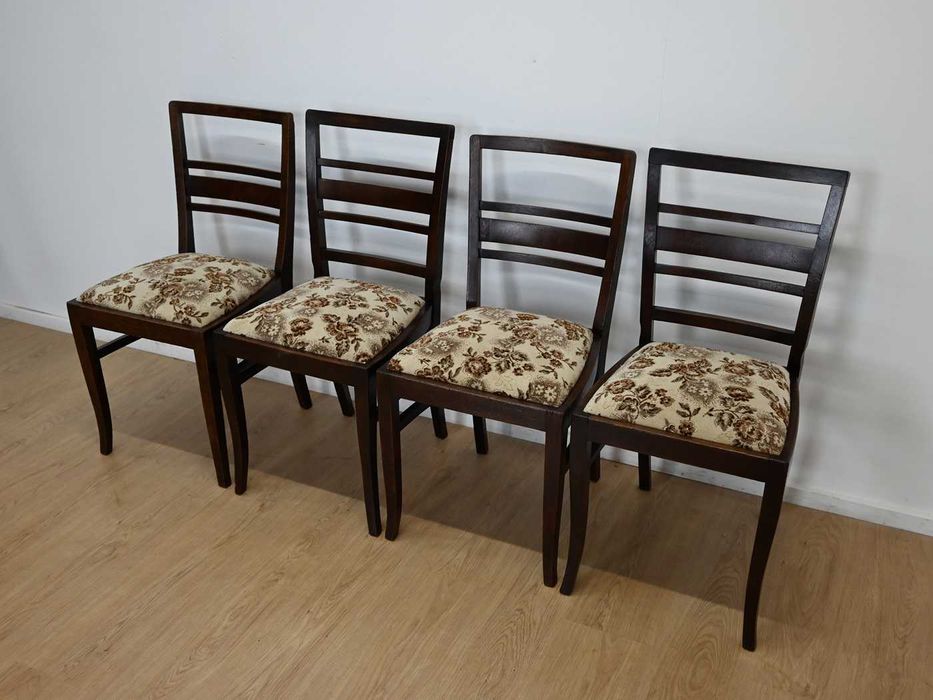 ciekawe niejednolite cztery krzesła 012107