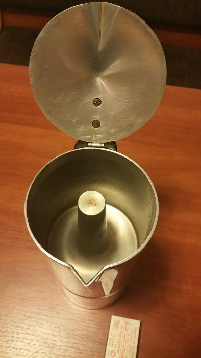 Кофеварка гейзерная пол литра