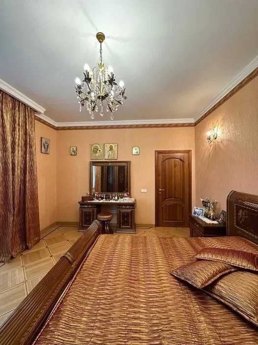 Квартира в центрі Луцька 210кв м