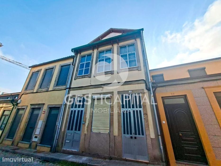 Prédio com 3 Pisos no Bonfim – Ideal para reabilitação e investimento