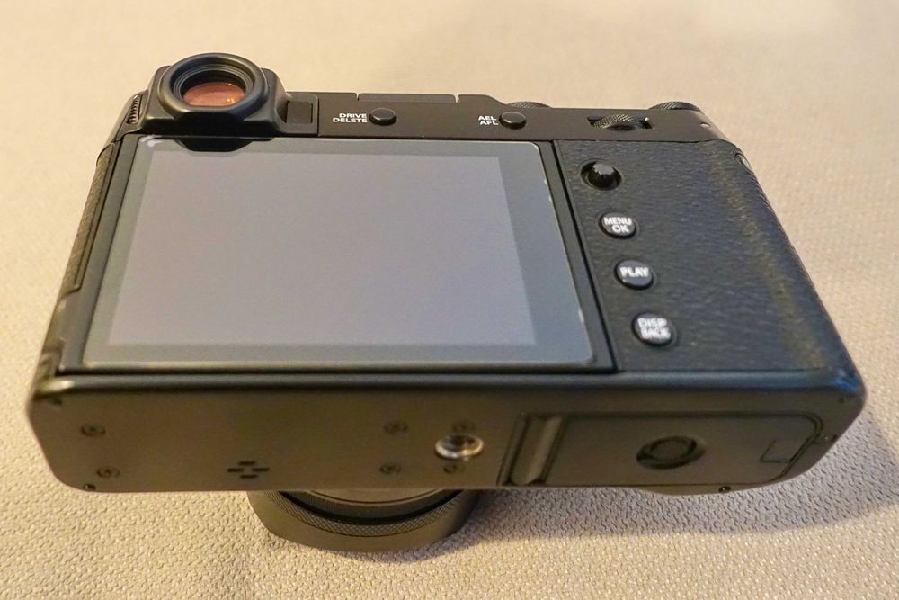 Fujifilm X100V - Stan BDB, niski przebieg (7 tys.), komplet + zestaw Haoge