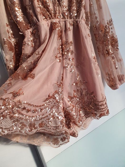 Piękny kombinezon w cekiny