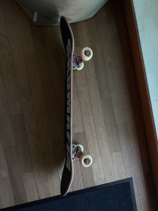 Skate PROFISSIONAL com pouco uso.