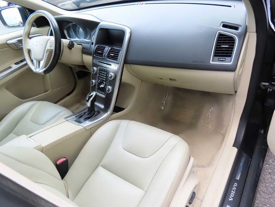 Volvo XC60      2016