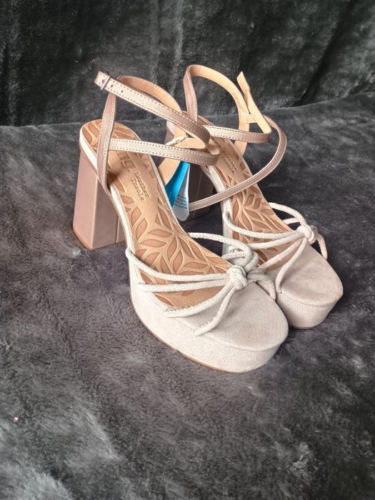 Sandały na wysokim obcasie klockowym mtng.