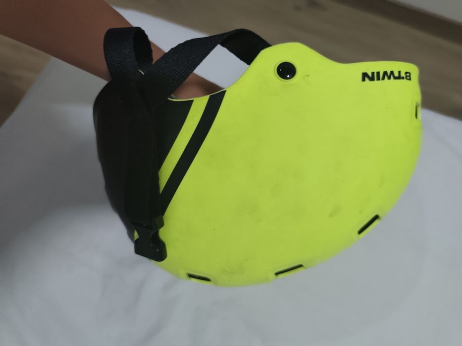 Capacete criança verde e preto