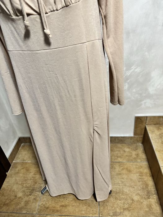 Elegancka beżowa sukienka  4XL