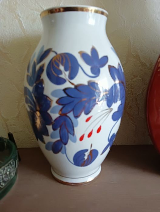 Вазы фарфоровые продам