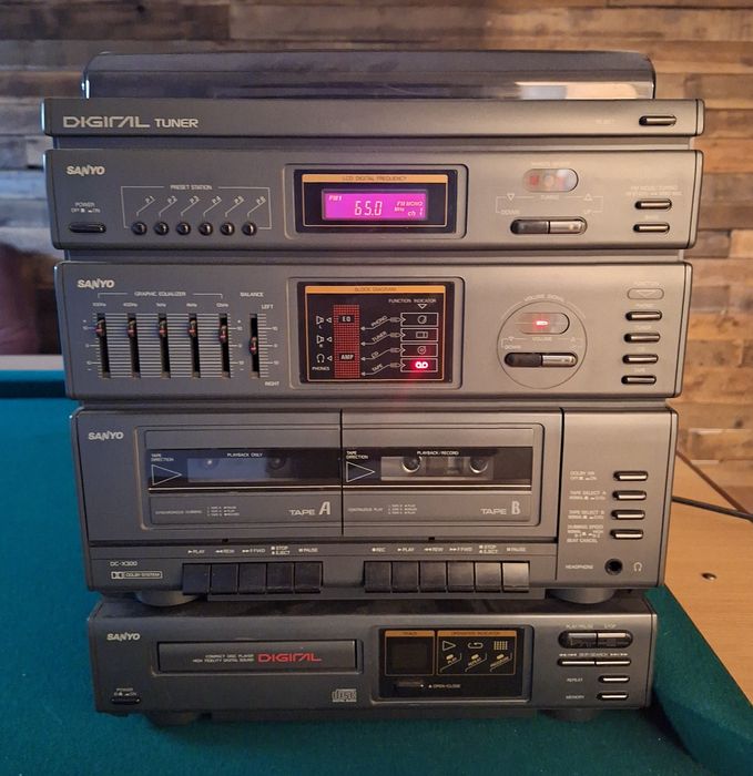 Wieża Sanyo DC-X300 sprawna z dodatkowym odtwarzaczem CD