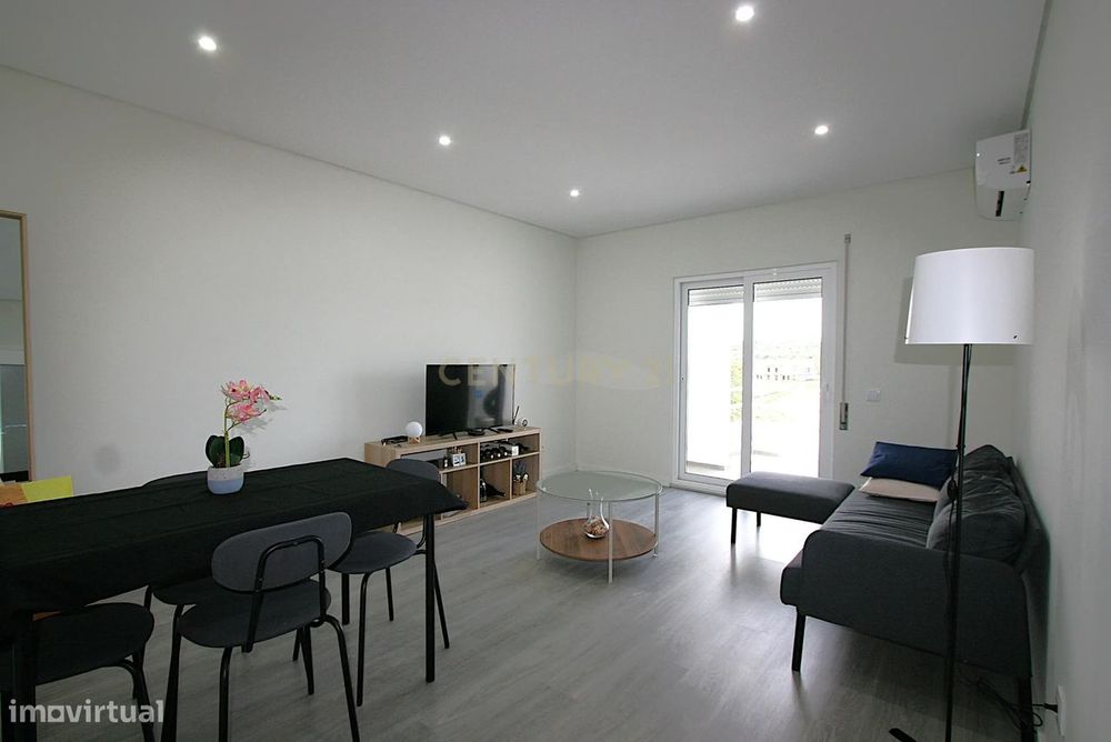Apartamento T2 como novo, com elevador, no centro de Algoz, Silves