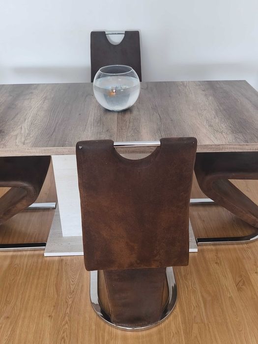 Mesa e cadeiras conjunto