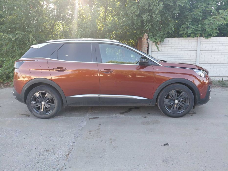Продам автомобіль Peugeot 3008