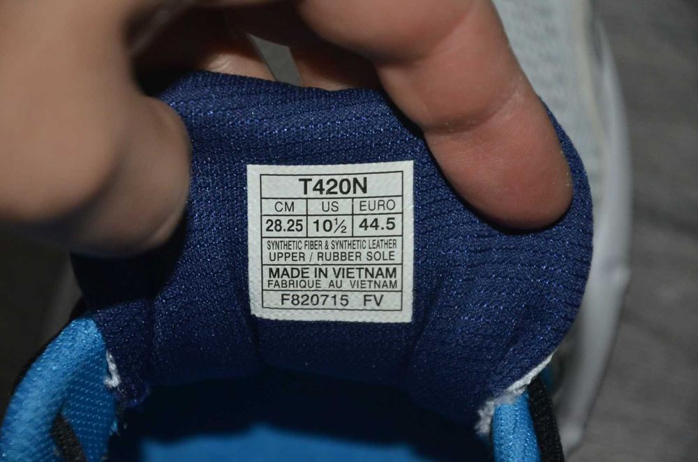 Продам кросівки Фірма Asics GEL Phoenix 6.