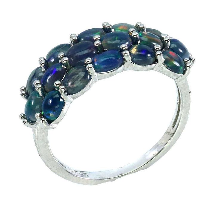 Серебряное кольцо с черным опалом 4х3мм. Размер  кольца 17