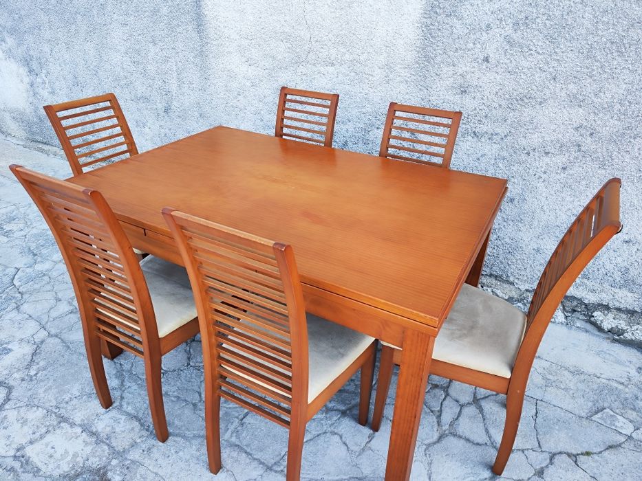 Mesa Extensível em Madeira Maciça + 6 Cadeiras