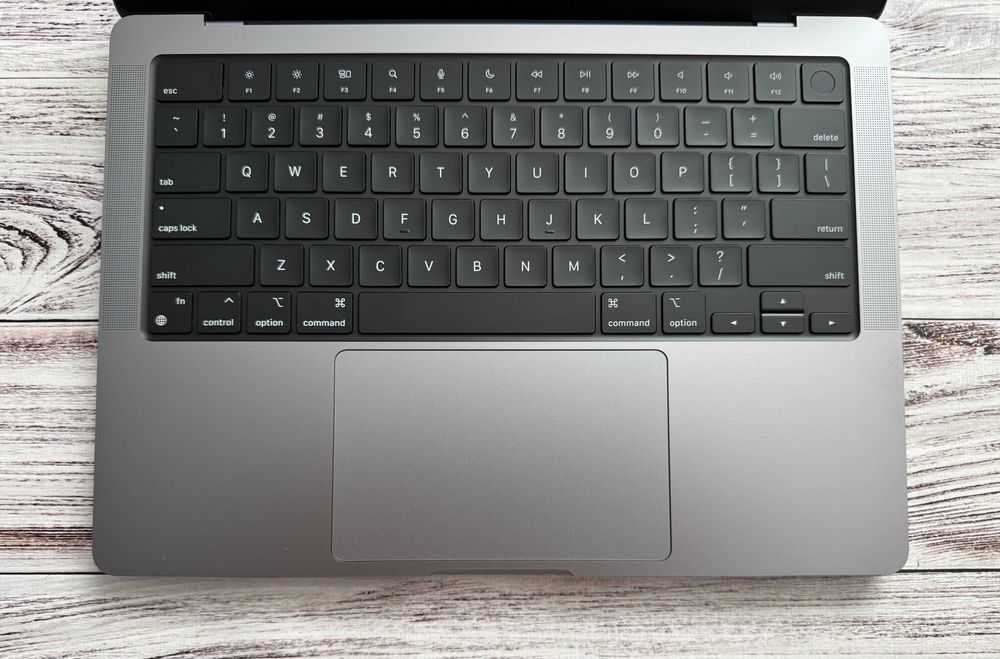 MacBook Pro 14" 2023 M2 Pro/16GB RAM/1Tb SSD