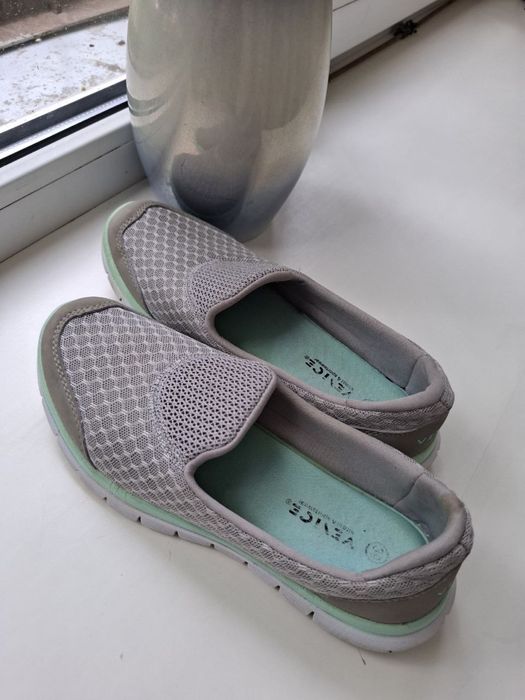 Женские слипоны серого цвета